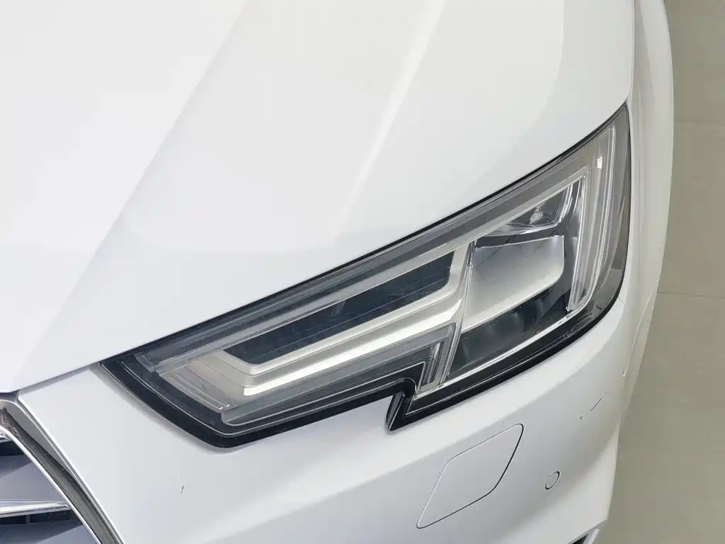 Audi A4L 2018