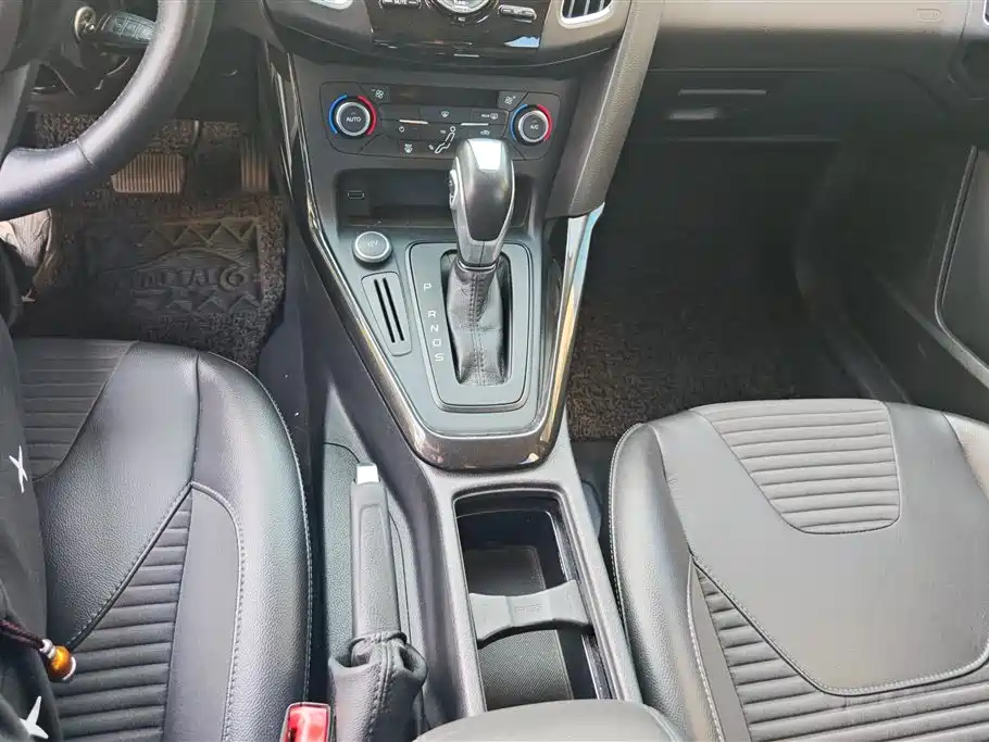 Ford Focus 2017 — фото 16