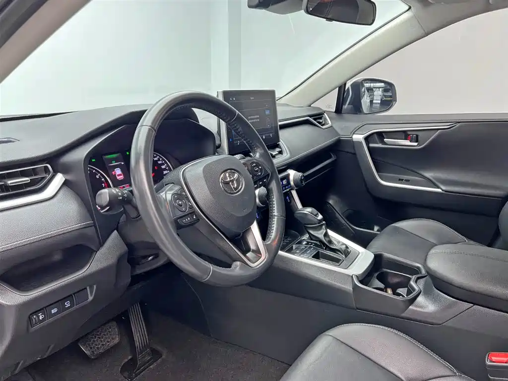 Toyota Wildlander 2023 — фото 12