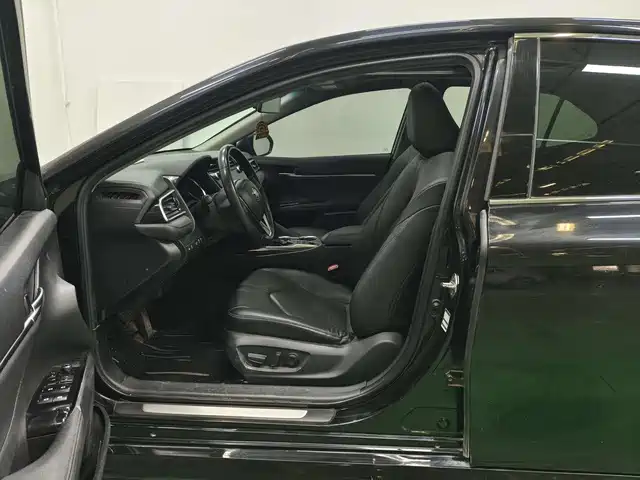 Toyota Camry 2020 — фото 11