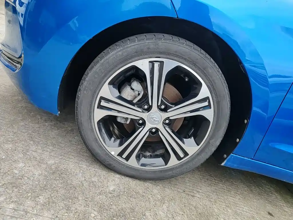 Hyundai Elantra 2019 — фото 23