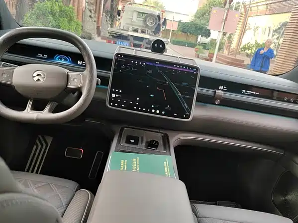 NIO ES8 2025