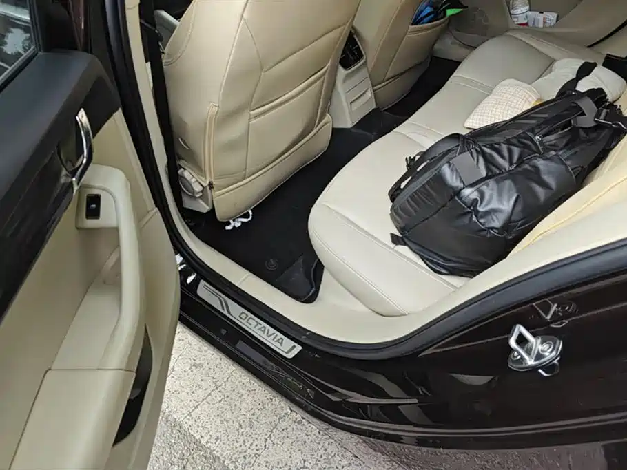 Skoda Octavia 2015 — фото 11