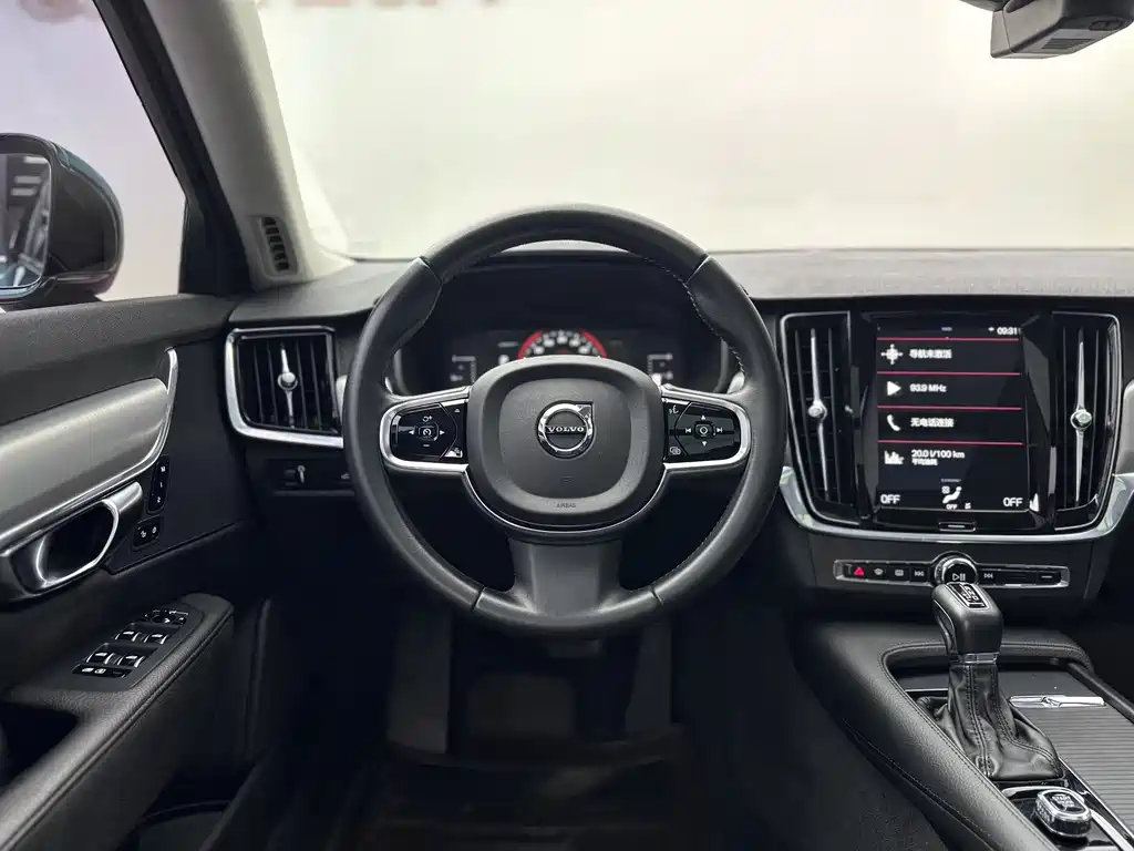 Volvo S90 2019 — фото 11