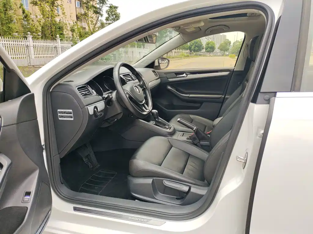 Volkswagen Sagitar 2016