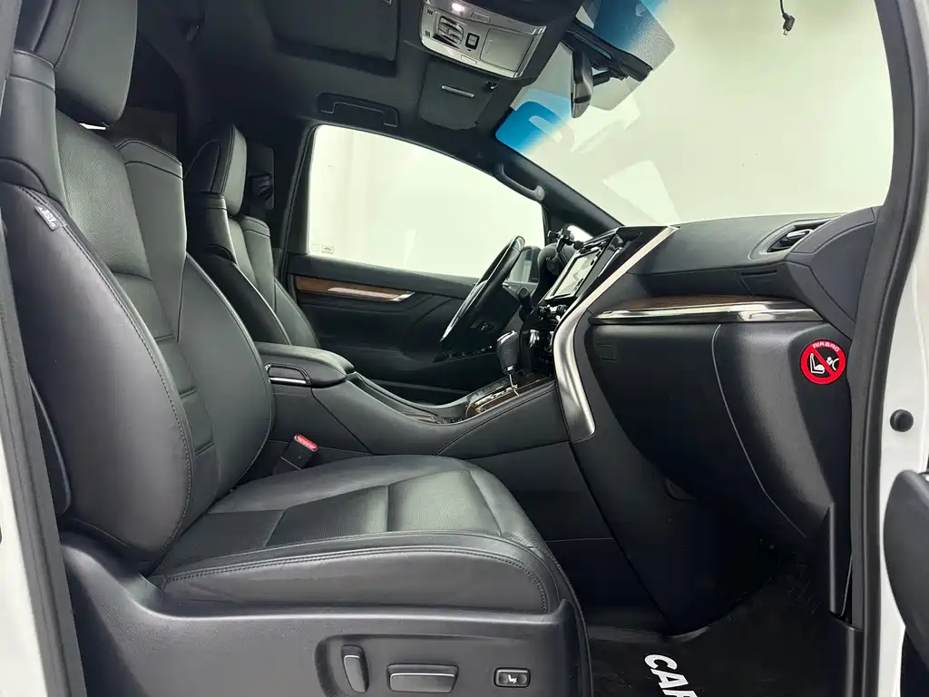 Toyota Alphard 2017 — фото 9