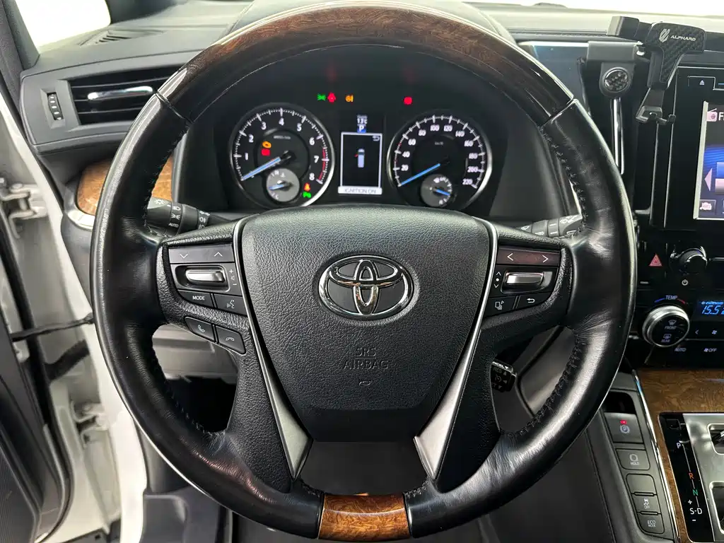 Toyota Alphard 2017 — фото 26