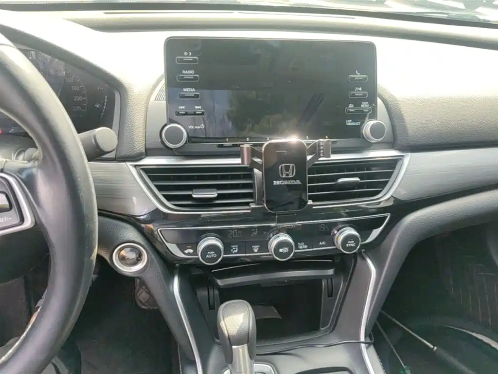 Honda Inspire 2019 — фото 13