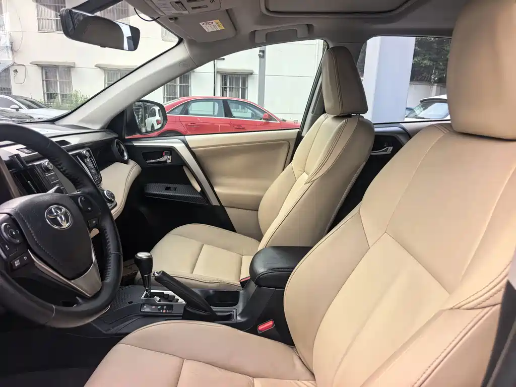 Toyota RAV4 2015 — фото 19