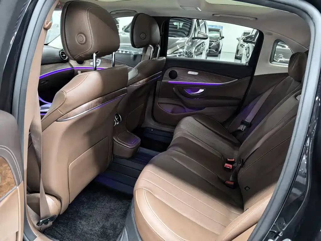 Mercedes-Benz E-Class 2022 — фото 10