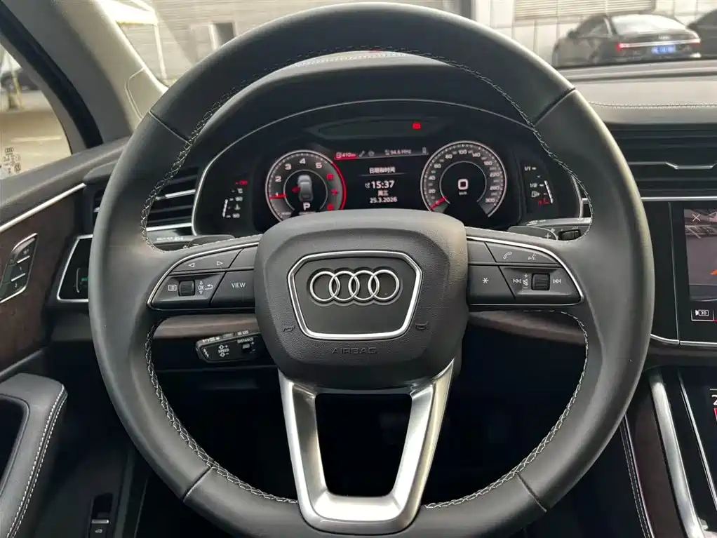 Audi Q7 2025 — фото 8