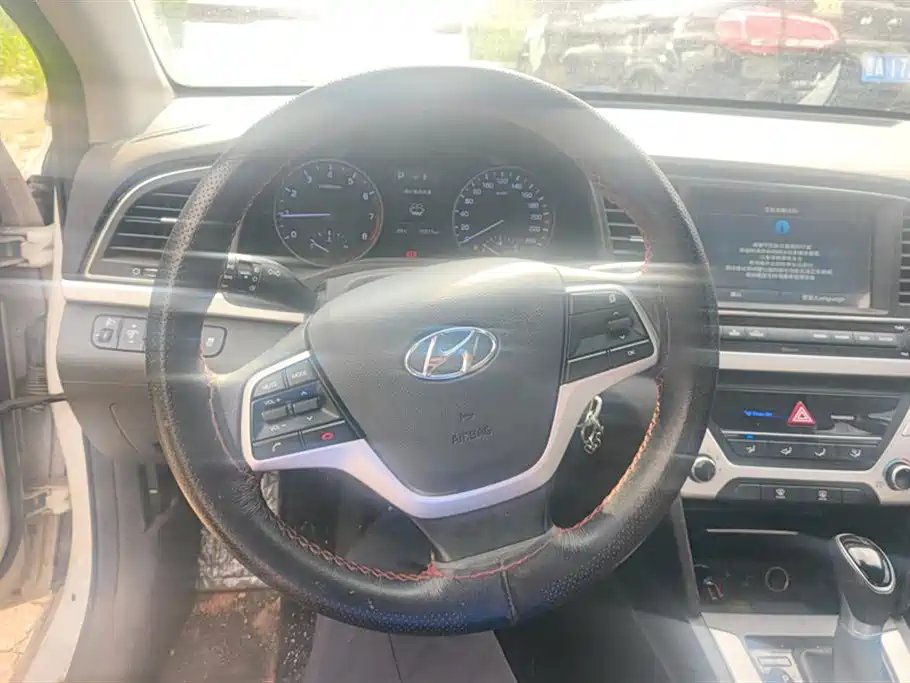 Hyundai Elantra 2016 — фото 15