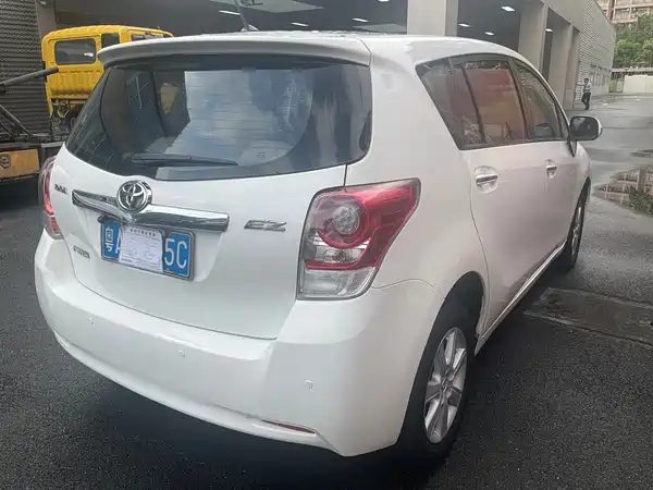 Toyota Yizhi 2012