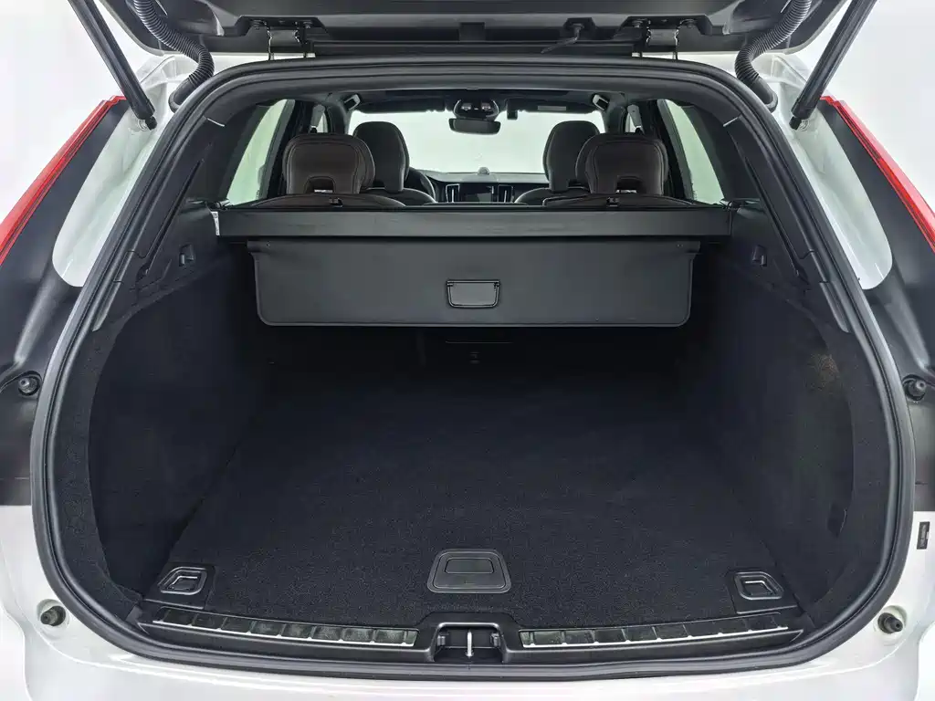 Volvo XC60 2024 — фото 25