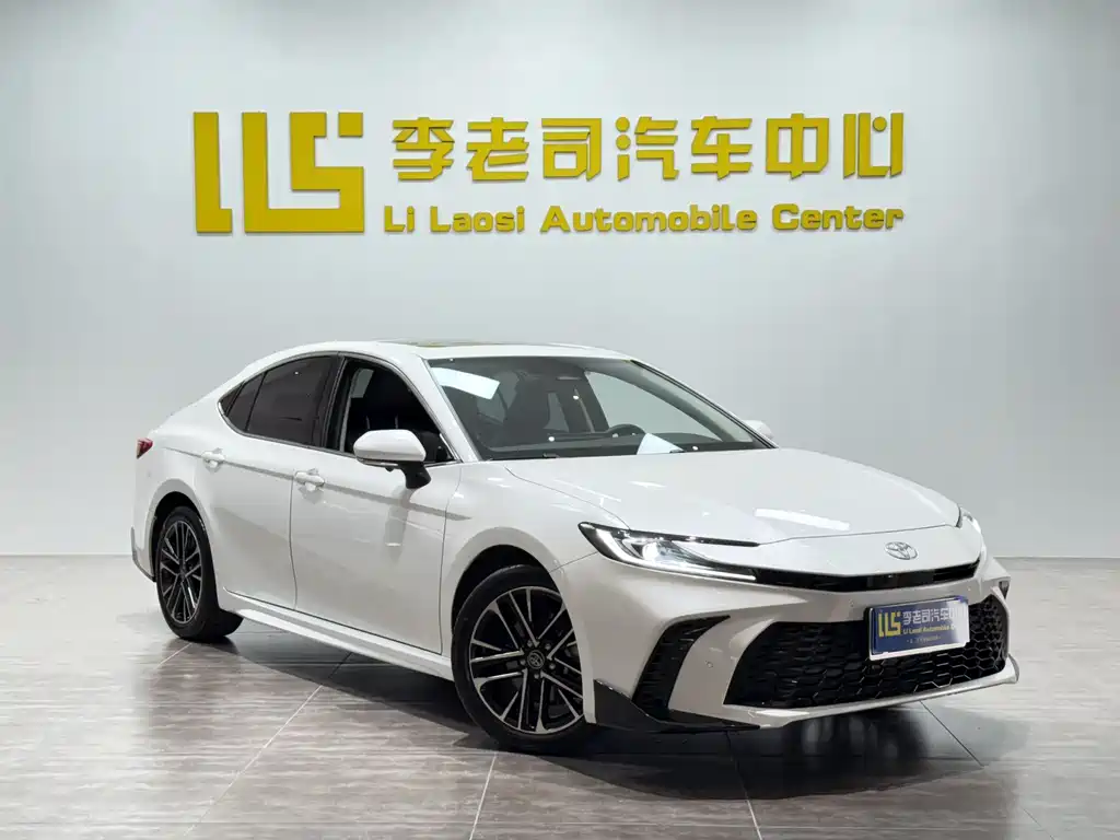 Toyota Camry 2025 — фото 6