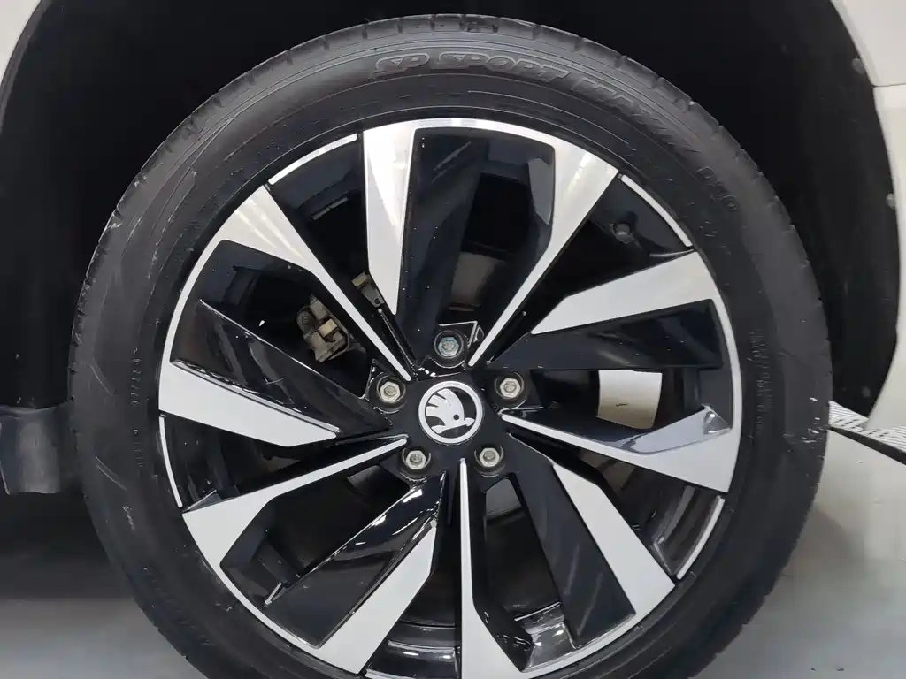 Skoda Korok 2023 — фото 15