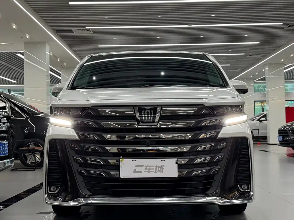 Toyota Vellfire 2023 — фото 2