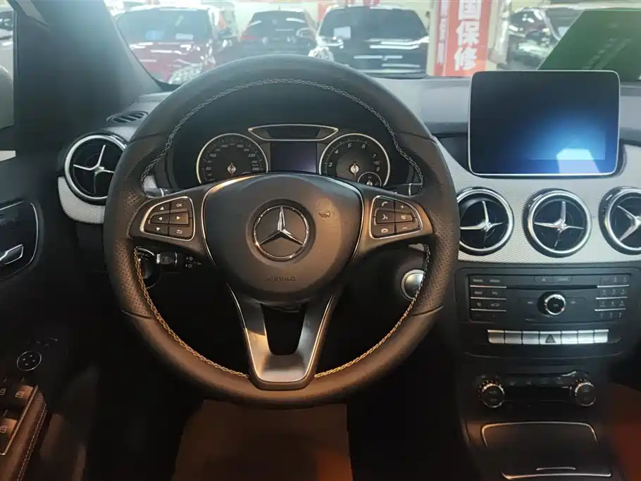 Mercedes-Benz B-Class 2017 — фото 15