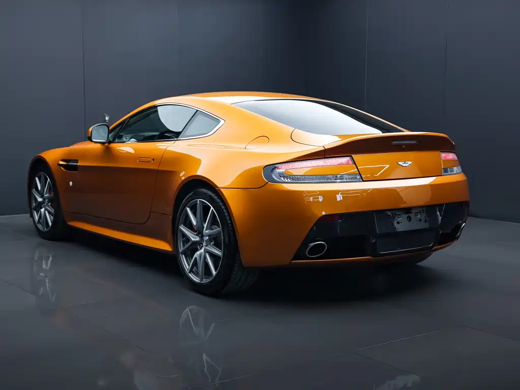 Aston Martin V8 Vantage 2013 — фото 7