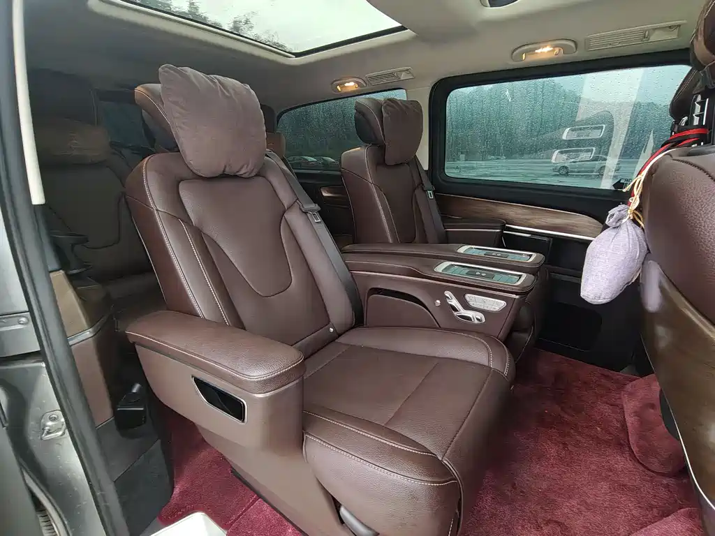 Mercedes-Benz V-Class 2023 — фото 20