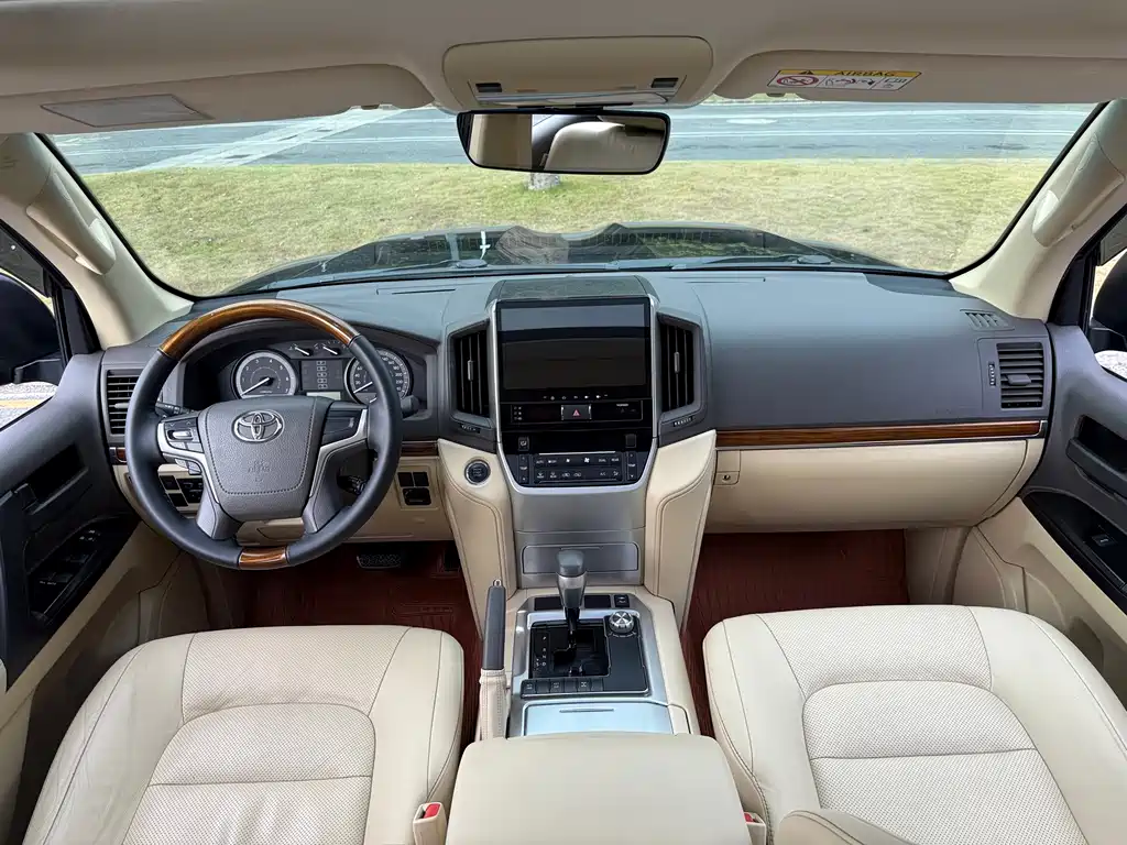 Toyota Land Cruiser 2017 — фото 10