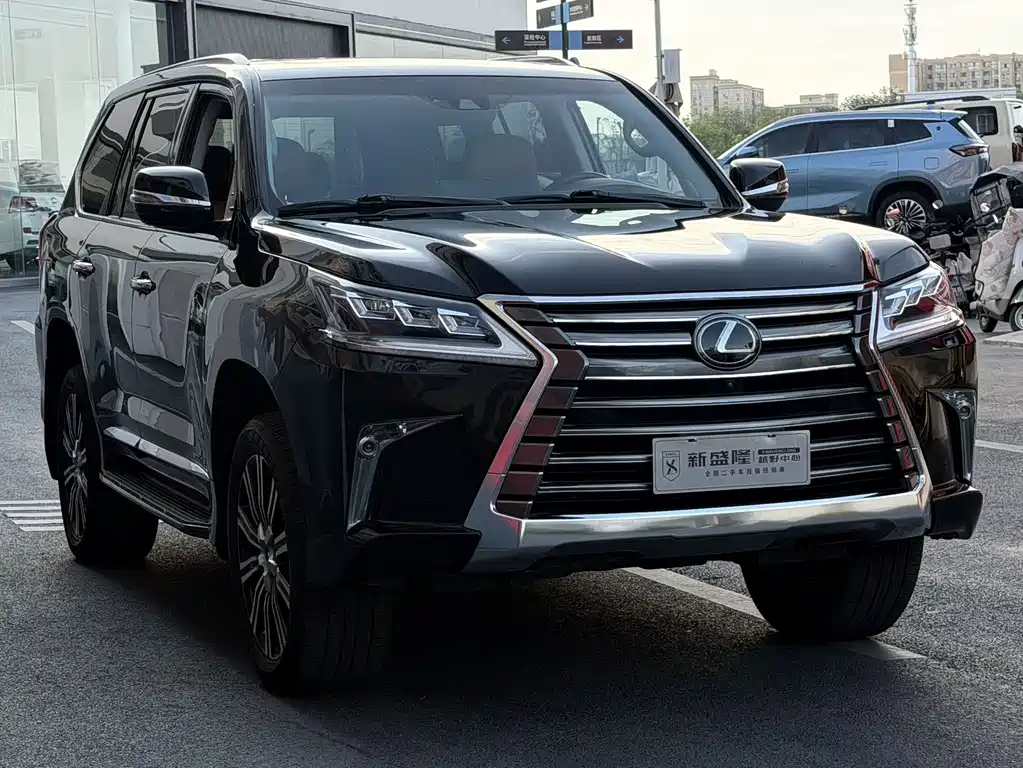 Lexus LX 2019 — фото 1