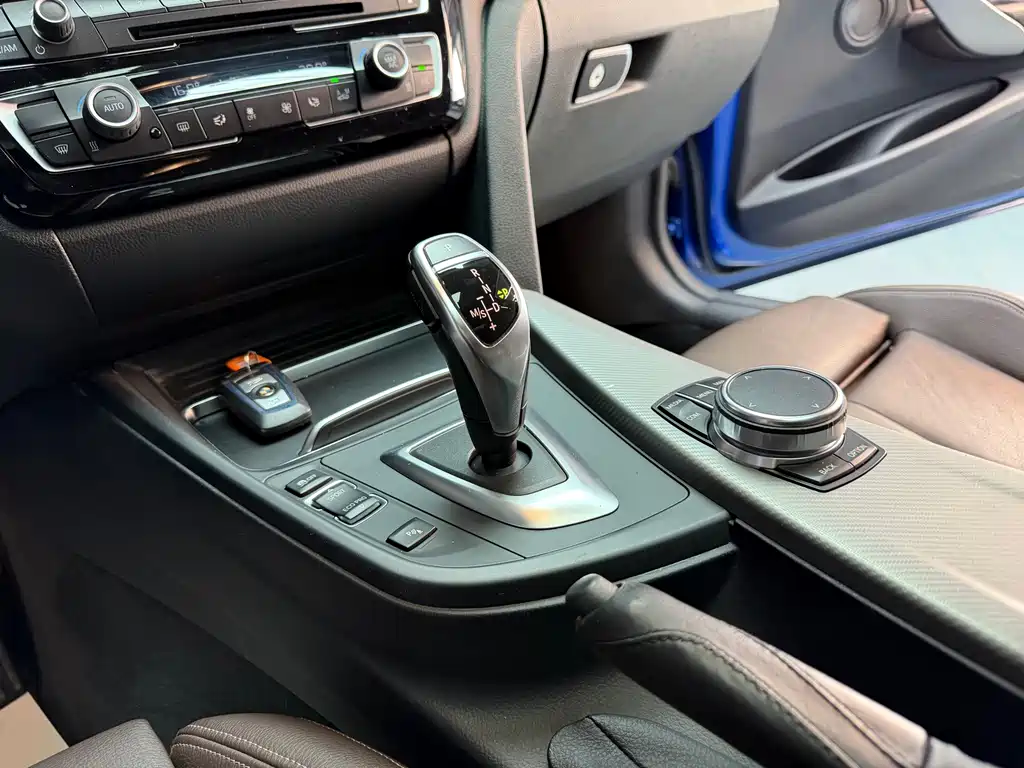 BMW 3 Series 2019 — фото 9