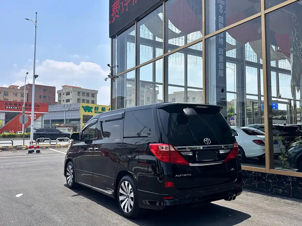 Toyota Alphard 2011 — фото 13