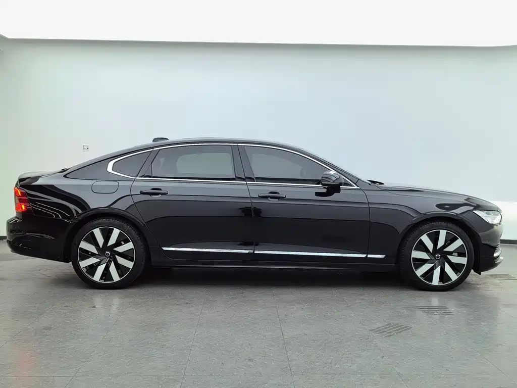 Volvo S90 PHEV 2024