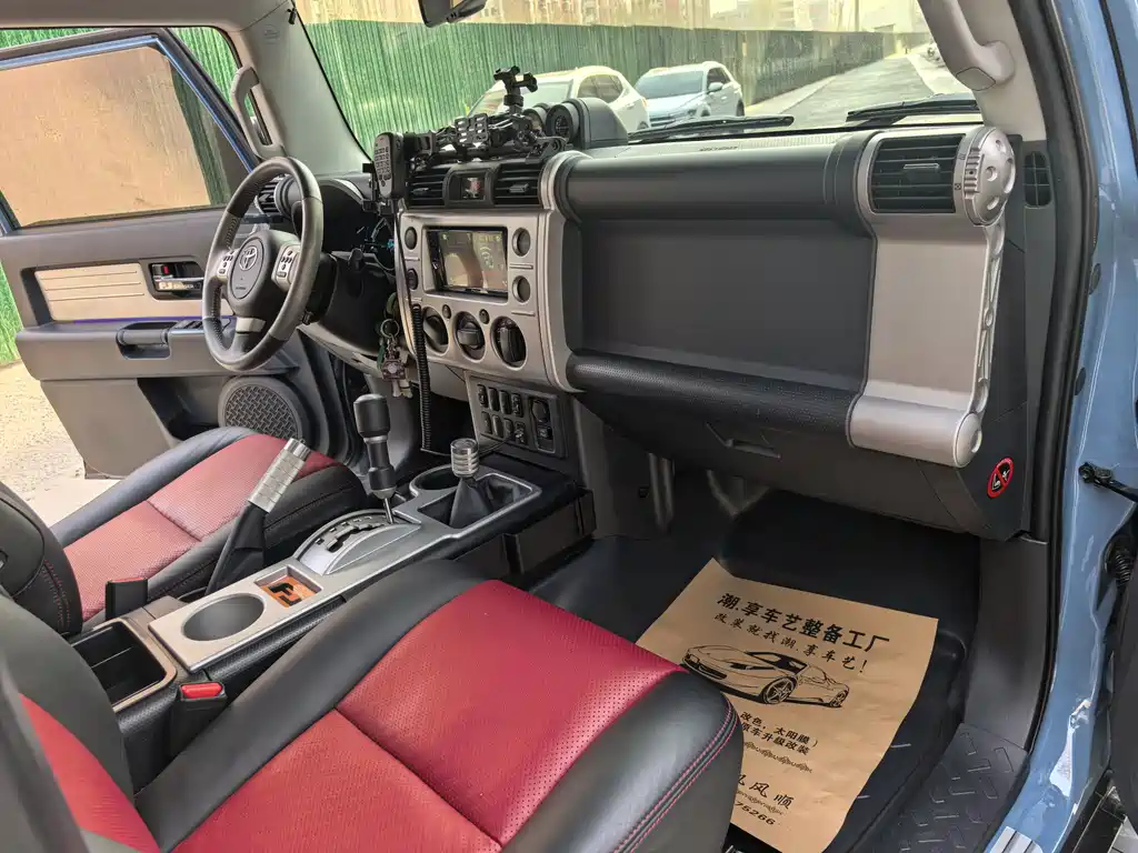 Toyota FJ Cruiser 2020 — фото 15