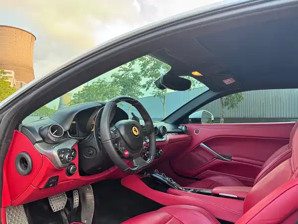 Ferrari F12berlinetta 2013