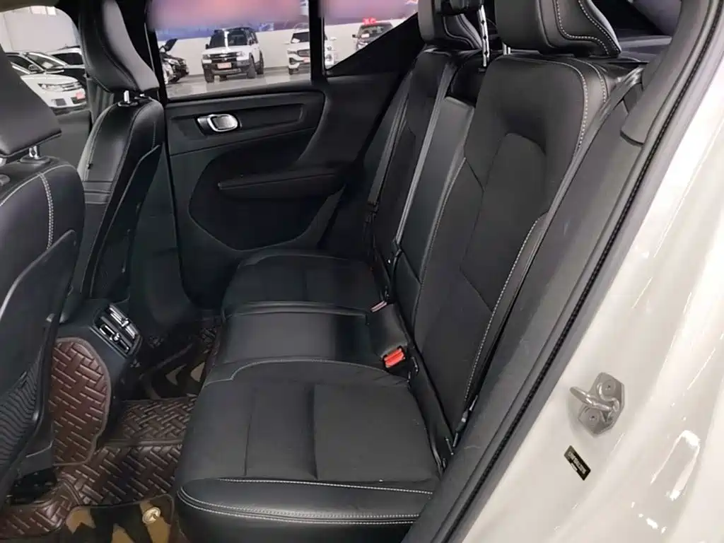 Volvo XC40 2020 — фото 17
