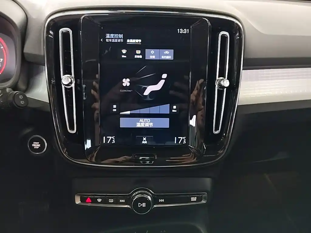 Volvo XC40 2020 — фото 13
