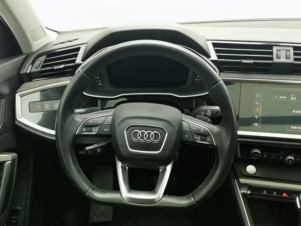 Audi Q3 2019 — фото 11