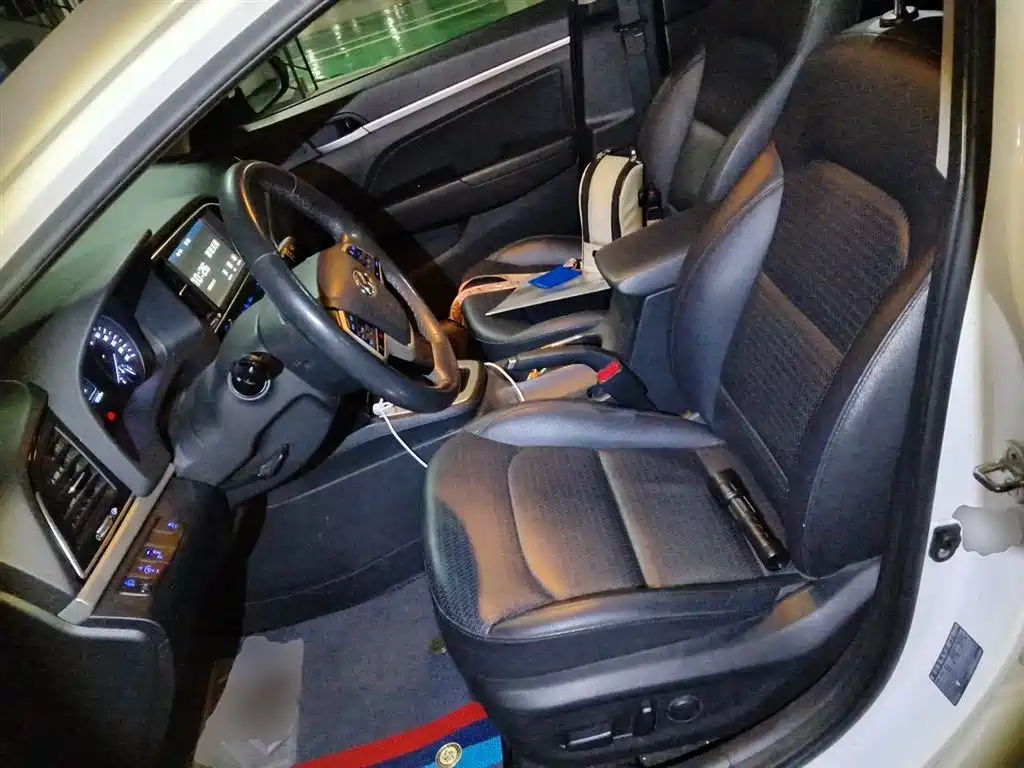 Hyundai Elantra 2016 — фото 11
