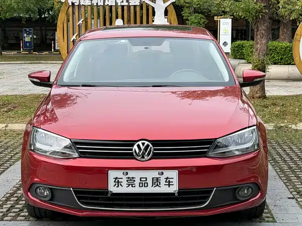 Volkswagen Sagitar 2012