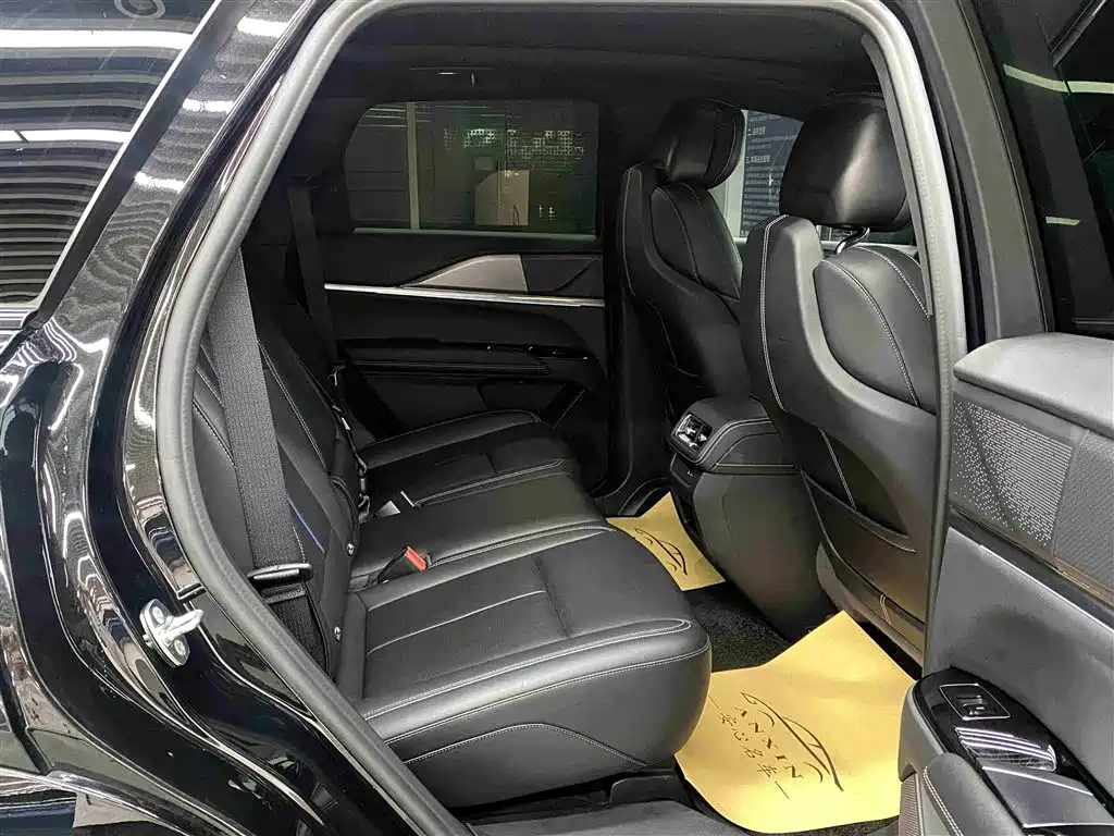 Cadillac XT5 2024 — фото 12