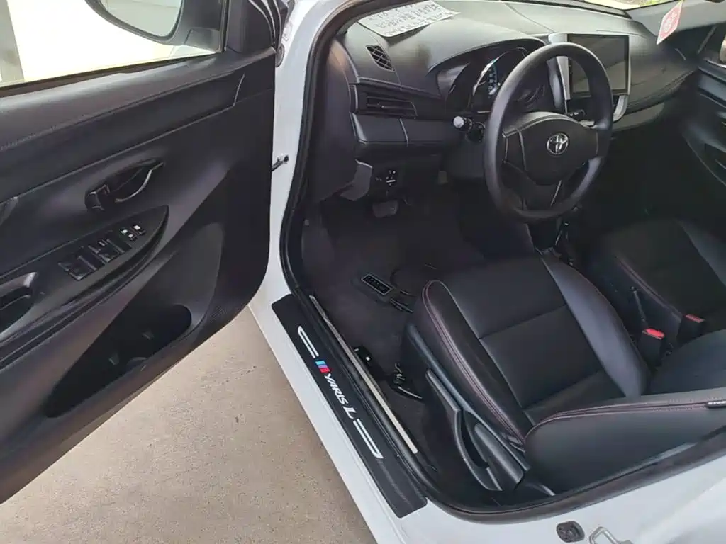 Toyota Yaris L 2017 — фото 16