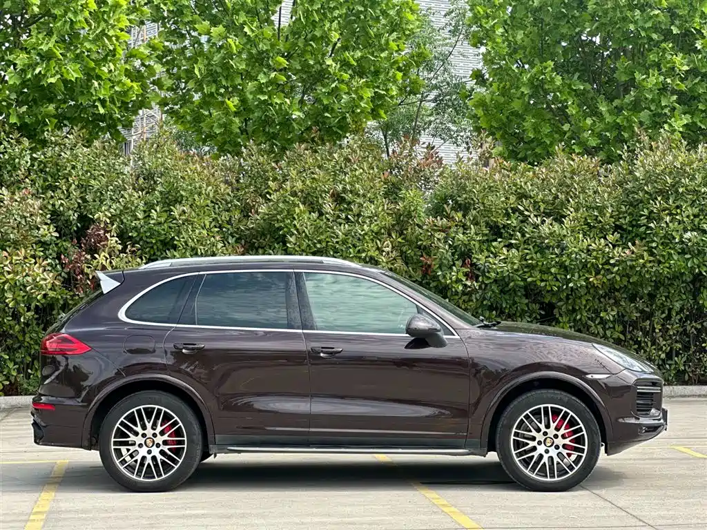 Porsche Cayenne 2014 — фото 17
