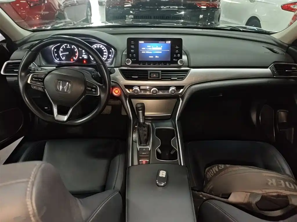 Honda Accord 2019 — фото 10