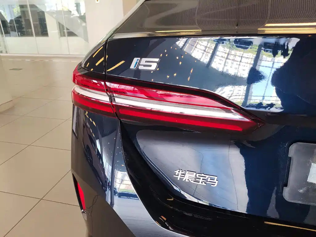 BMW i5 2025 — фото 31