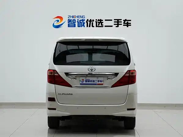 Toyota Alphard 2011