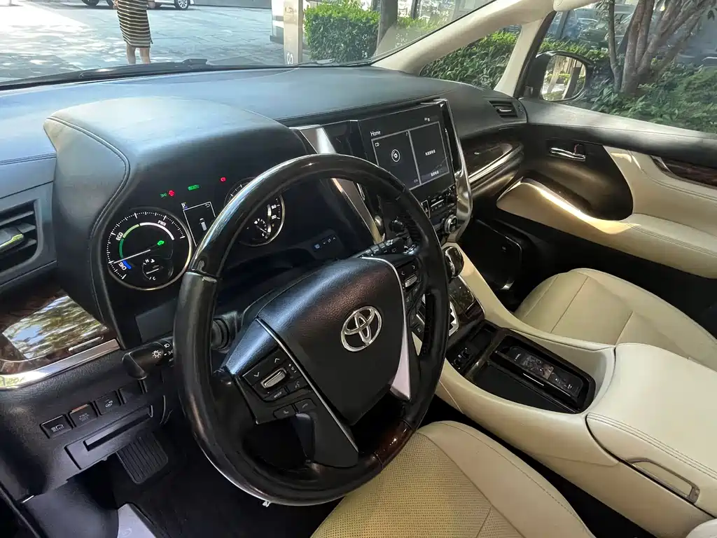 Toyota Alphard 2020 — фото 8