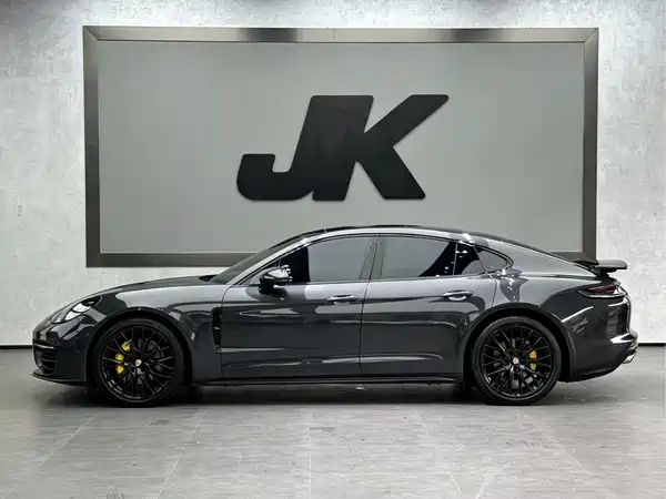 Porsche Panamera 2021