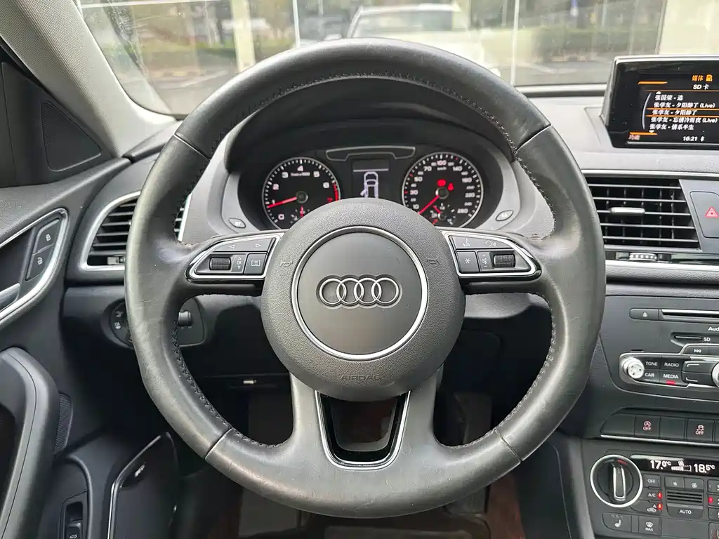 Audi Q3 2018 — фото 9