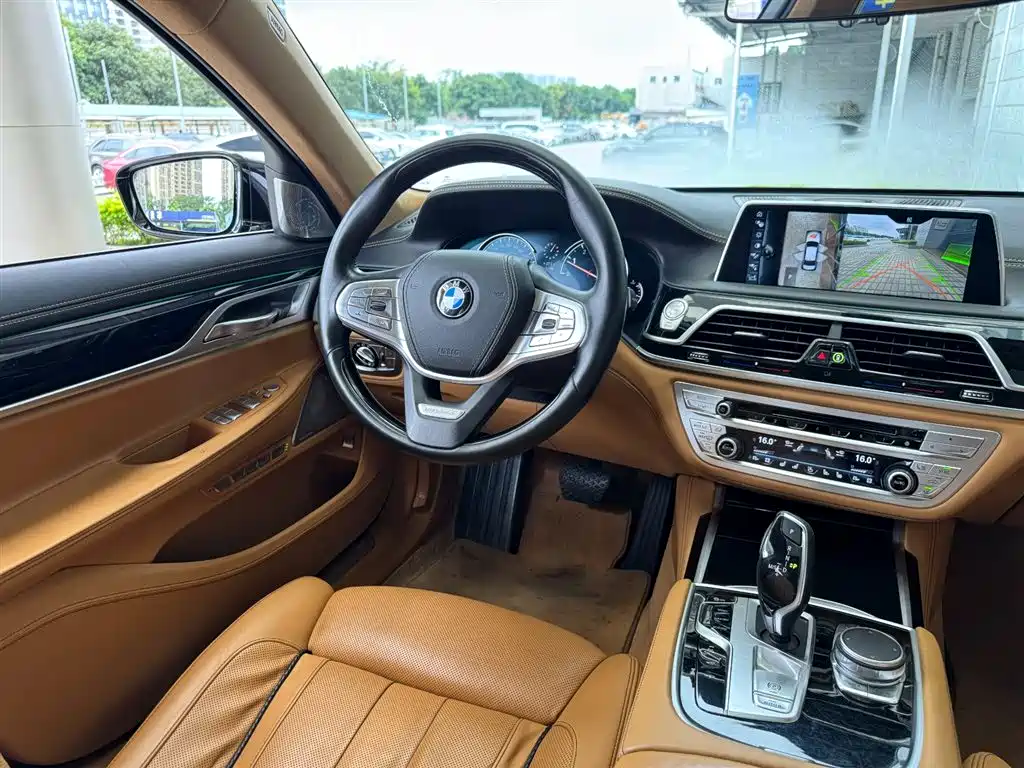 BMW 7 Series 2017 — фото 15