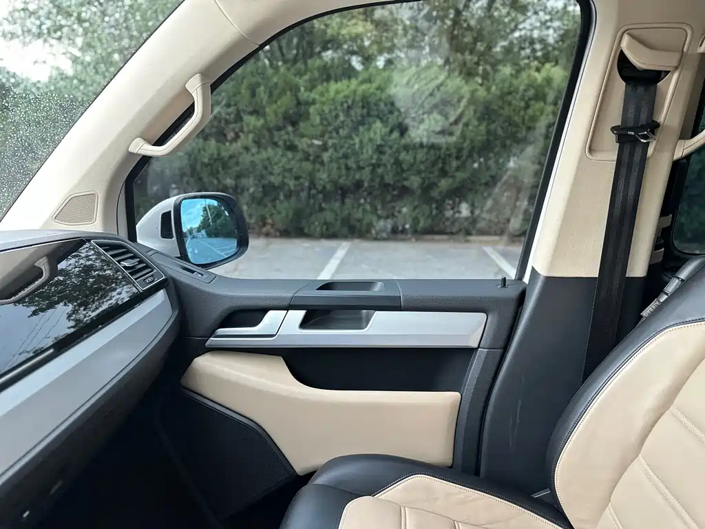 Volkswagen Multivan 2017 — фото 28