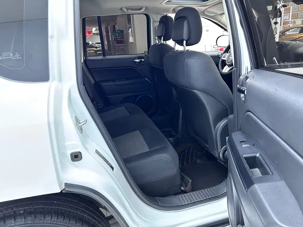 Jeep Compass 2015 — фото 11