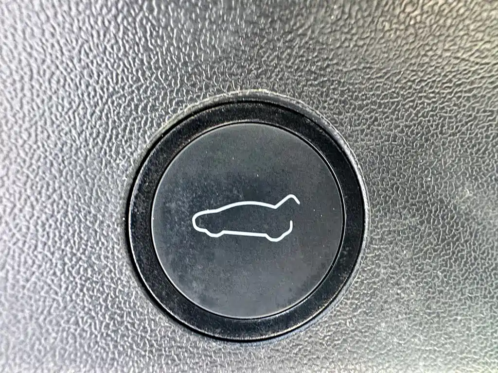 Tesla Model Y 2023 — фото 18