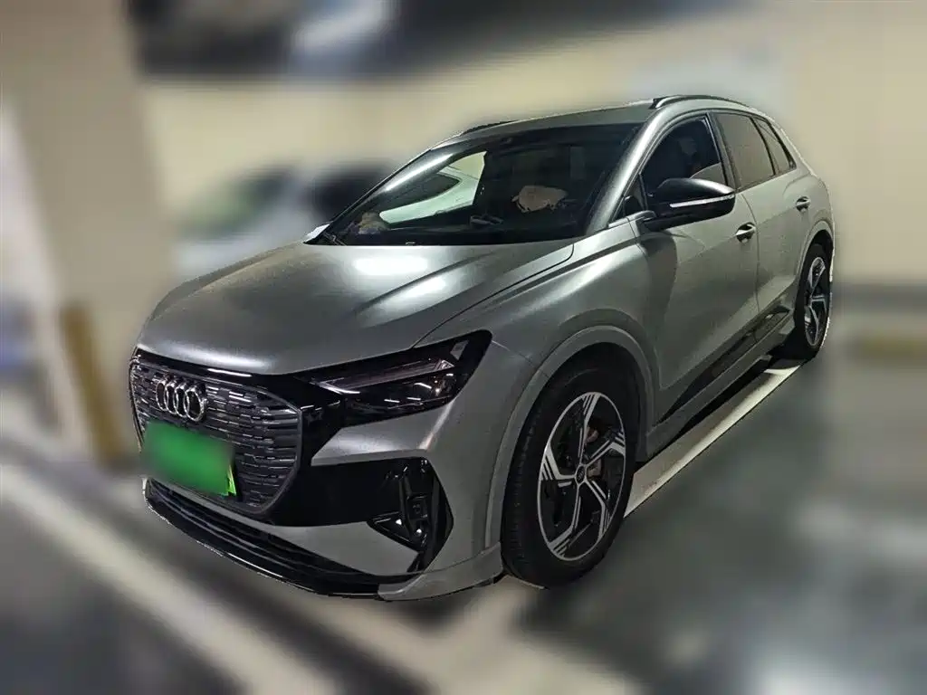 Audi Q4 e-tron 2023 — фото 1